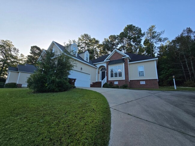 Primary Photo - NEW LISTING!!