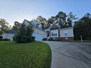 Building Photo - NEW LISTING!!