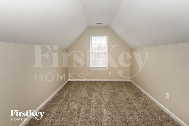 Building Photo - 128 Madelia Pl