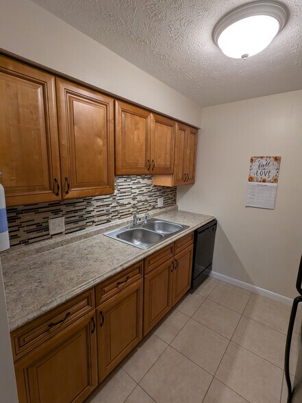 Building Photo - 2207 Spring Park Rd