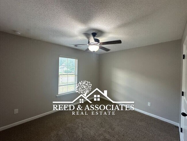 Building Photo - 4 Bedroom in Cordova!!