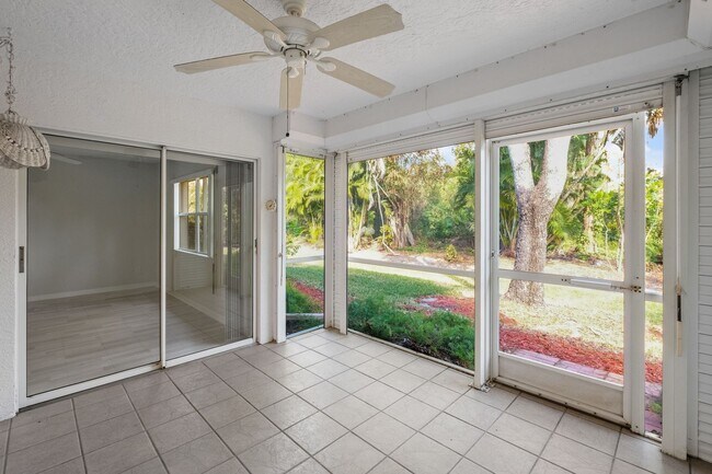 Building Photo - 2 bed + den 2 bath condo, just 2.5 miles from the beach!