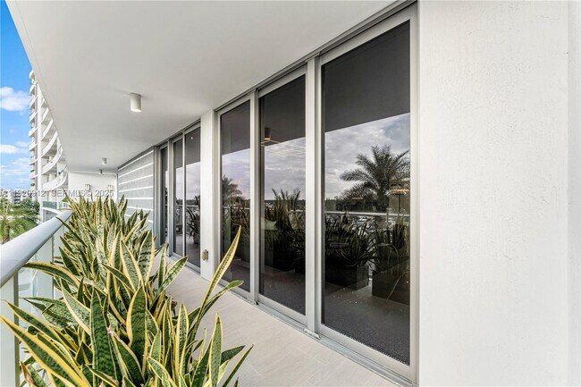 Building Photo - 1180 N Federal Hwy