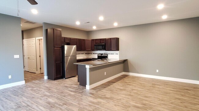 Building Photo - 600 N Grandstone St