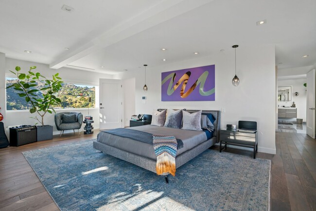 Building Photo - Prestigious Hollywood Hills Home for Rent