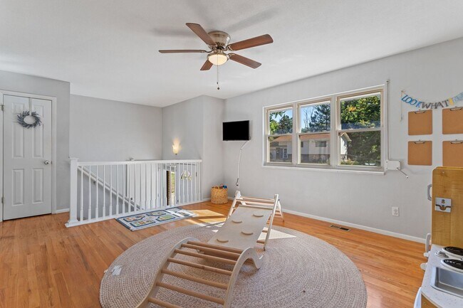 Building Photo - 4 Bed 2 Bath Near Fort Carson!