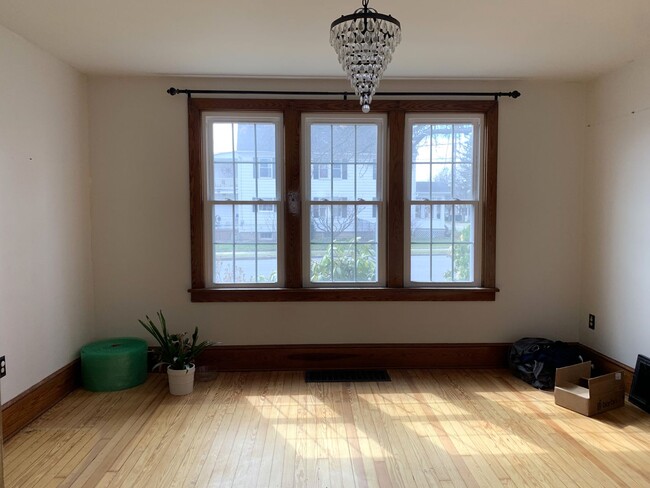 Building Photo - Charming 3-Bedroom Home on Spacious Corner...