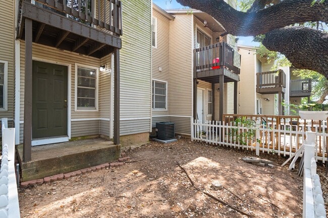 Building Photo - 1815 River Crossing Cir