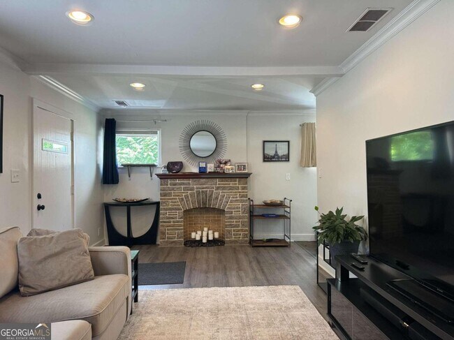 Building Photo - 4229 Weaver St SE