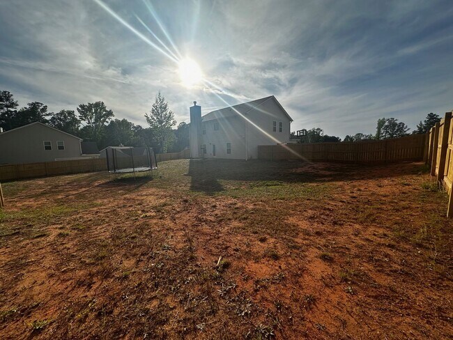 Building Photo - 4BR/2.5BA | Newly Renovated Single Family Home | Fully Fenced Backyard| In  Milledgeville!