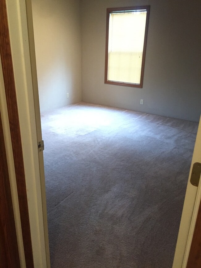 Building Photo - *Charming 2 bdrm, 1 bath home Ready NOW!