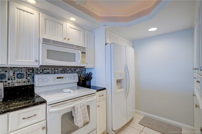 Building Photo - 10 NE Plantation Rd