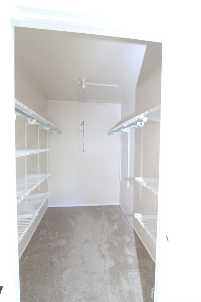 Building Photo - 2202 Aspen Dr