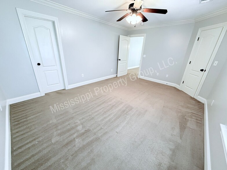 Building Photo - 120 Falls Grove