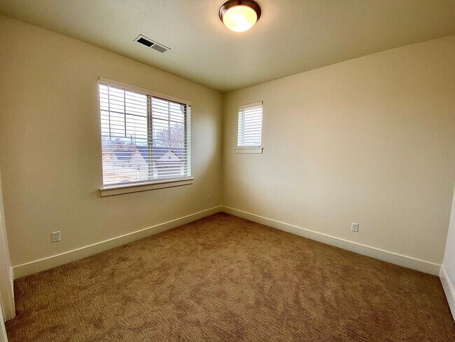 Building Photo - Beautiful Custom 6 Bedroom (2 Primary Bedrooms!) +Office located in NW Meridian