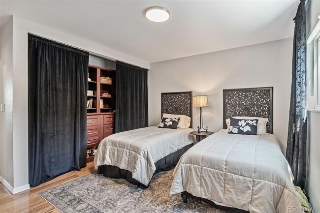 Building Photo - 5585 Escondido Dr