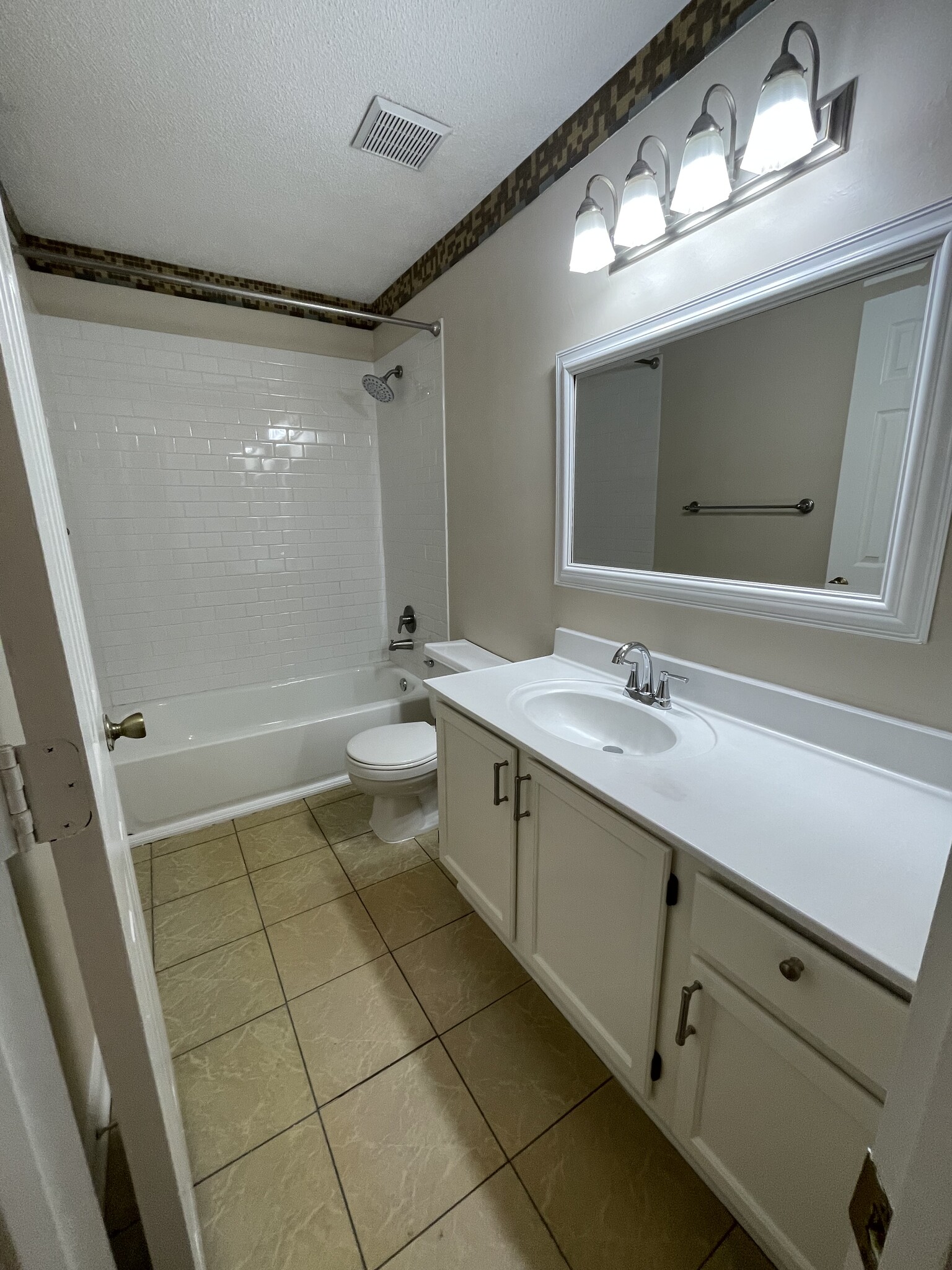 Building Photo - 909 Wentworth Ct