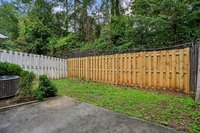 Building Photo - Bright and Gorgeous - Updated 3BR/2BA Townhome!