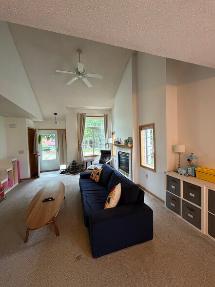 Building Photo - 2336 Oakridge Cir