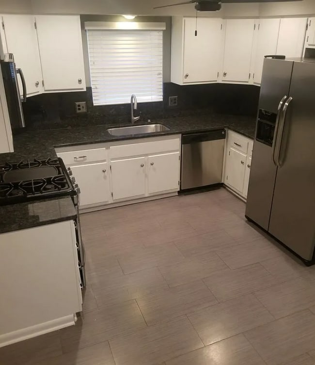 Building Photo - 324 Cumberland Dr