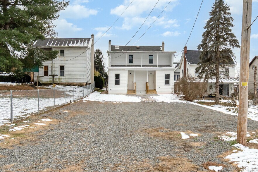 Building Photo - 324 Armstrong St