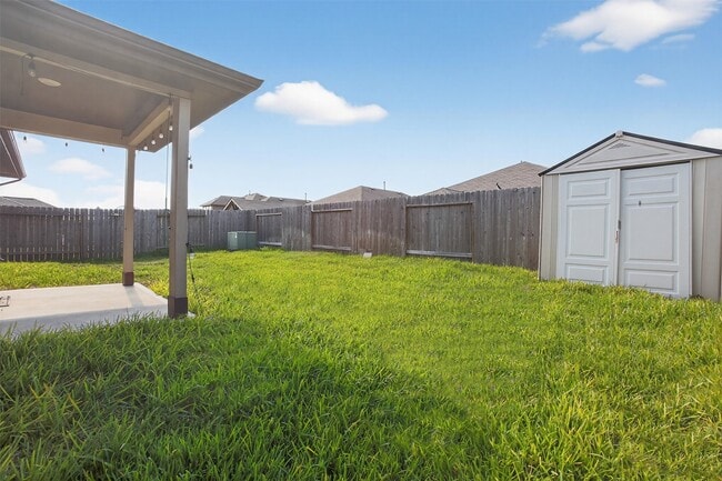 Building Photo - 3310 Sumac Dr