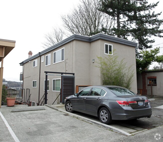 Building Photo - 2366 Yale Ave E