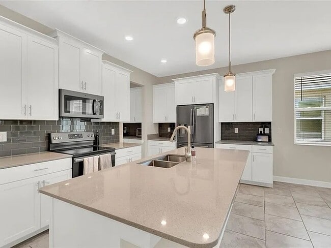 Building Photo - 11932 Satire St