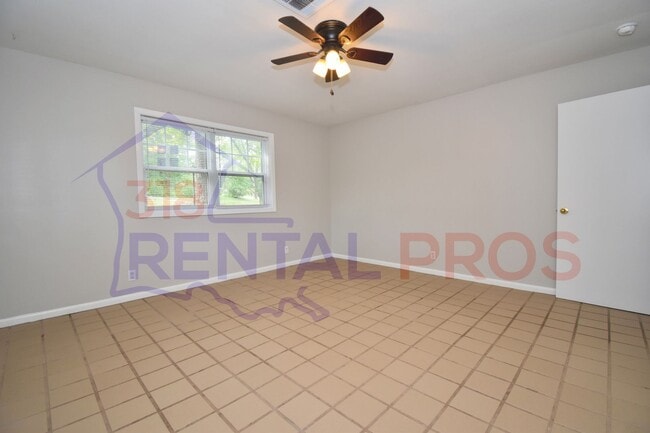 Building Photo - 3 Bed 2 Bath in Ruston!