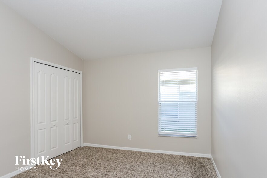 Building Photo - 9836 Laurel Ledge Dr