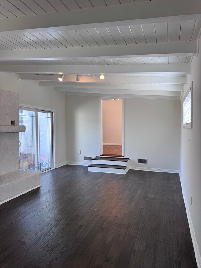 Family room - 5845 Sunfield Ave