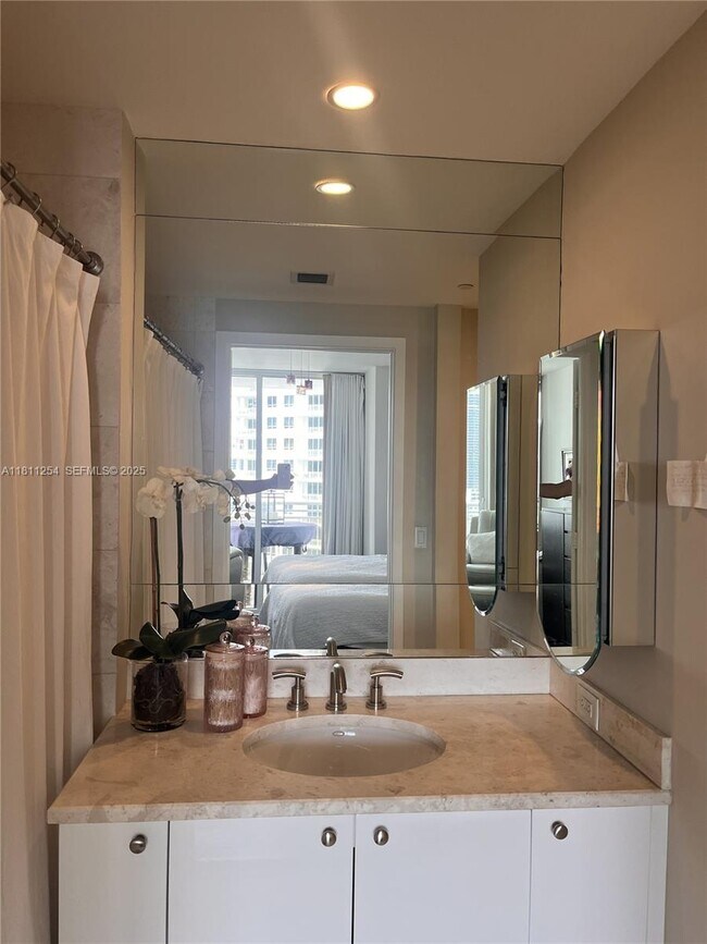 Building Photo - 901 Brickell Key Blvd