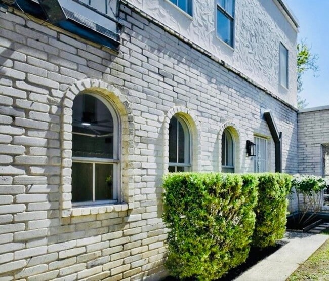 Building Photo - 11821 Petal Dr