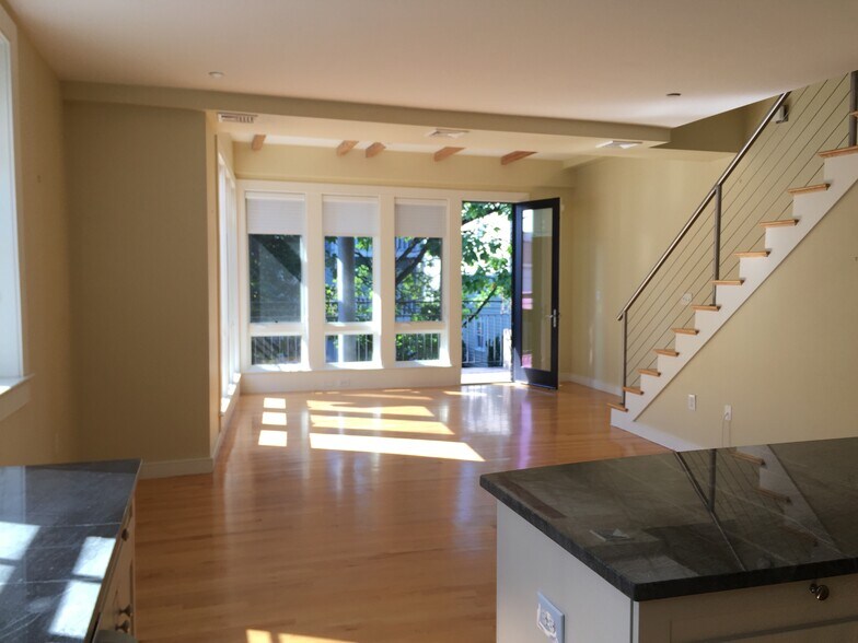 Building Photo - 75 Hamilton St