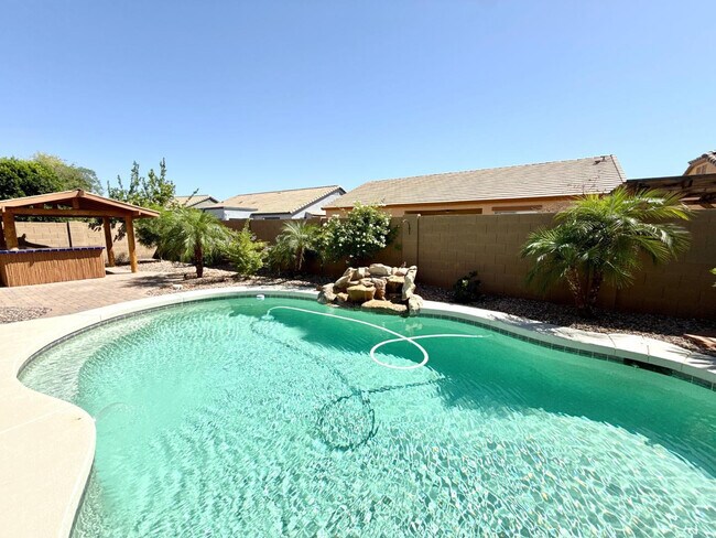 Building Photo - 17455 W Meadow Ln