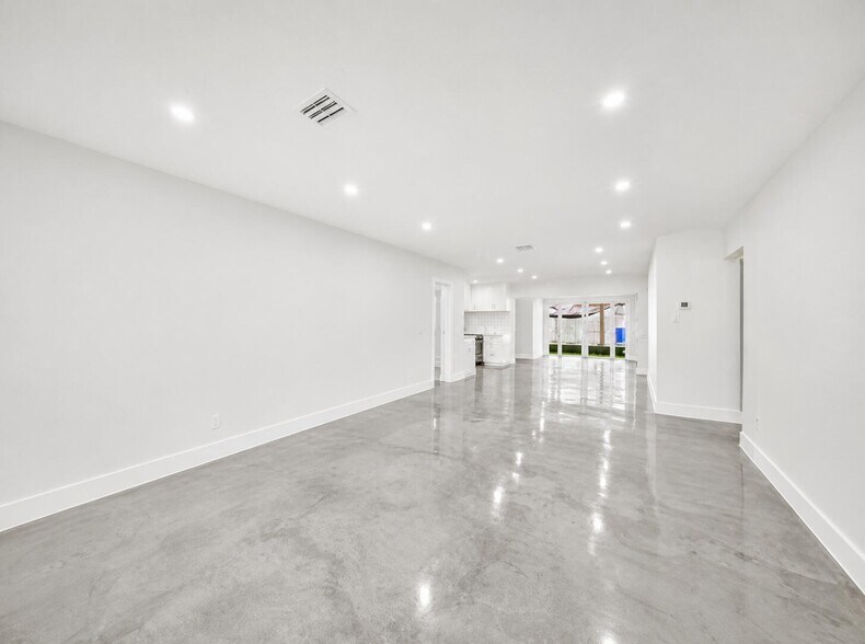 Building Photo - 1721 N 16th Ct