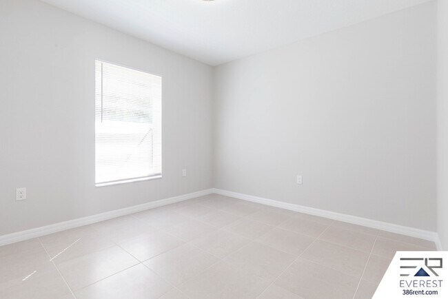 Building Photo - 30 Uniondale Pl