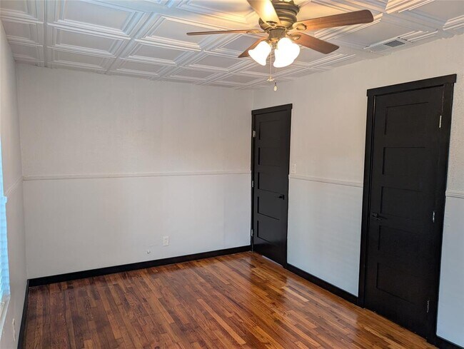 Building Photo - 6915 Providence Ave