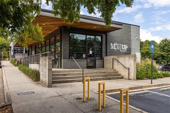 Building Photo - 2238 Ridgedale Rd NE