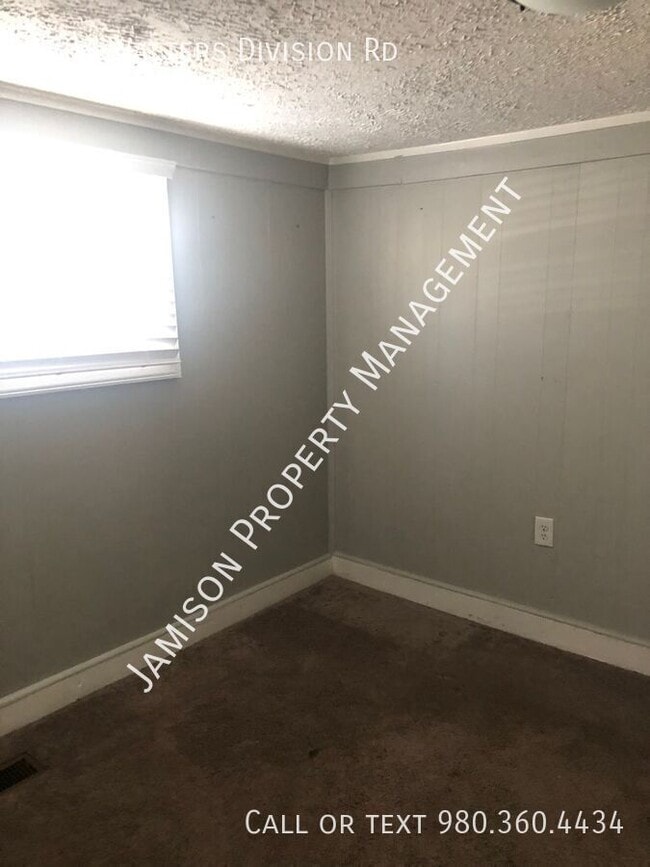 Building Photo - 2238 Walters Division Rd