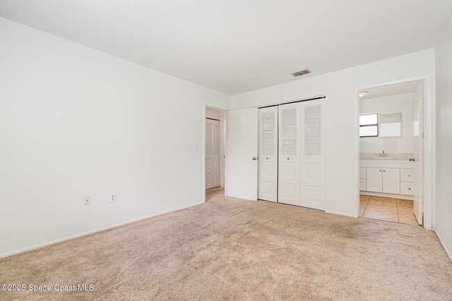 Building Photo - 2224 Flower Tree Cir