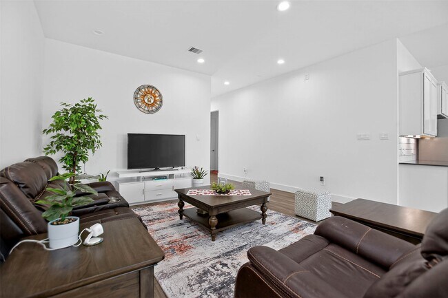 Building Photo - 13760 Rising Sun Ln