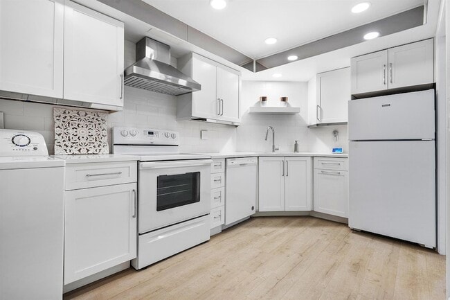 Building Photo - 2400 Presidential 204 Way