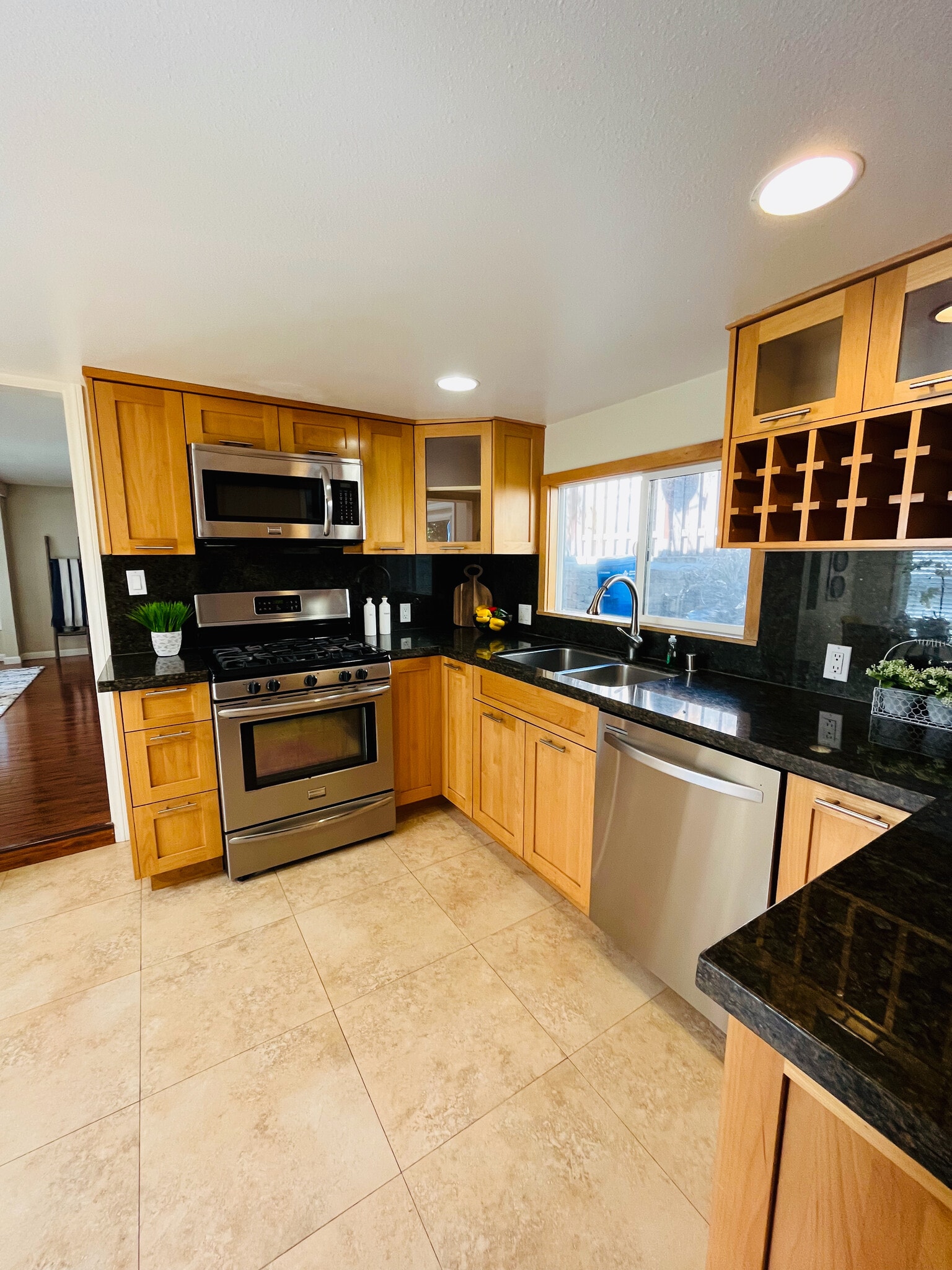 Building Photo - 618 Woodland Dr