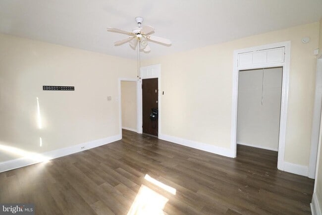 Building Photo - 403 Pennington Ave