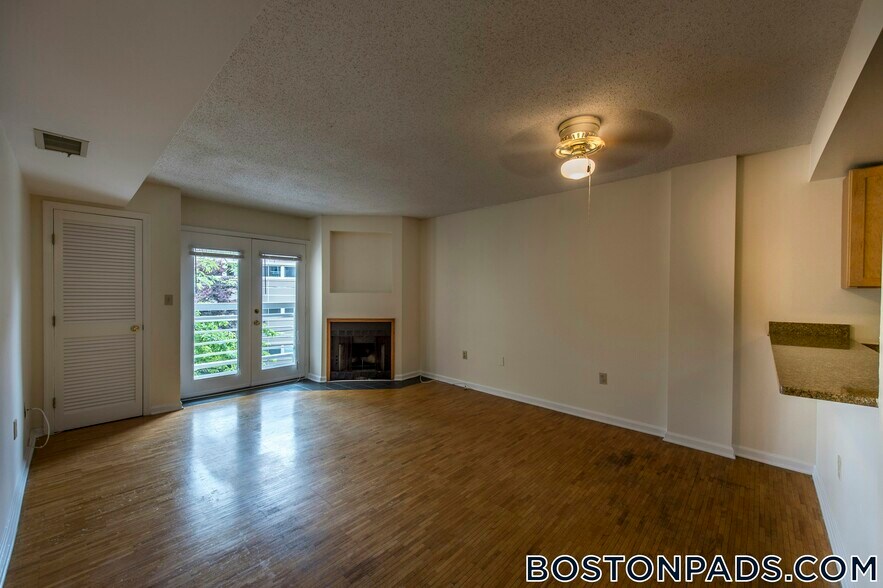 Building Photo - 345 Franklin St