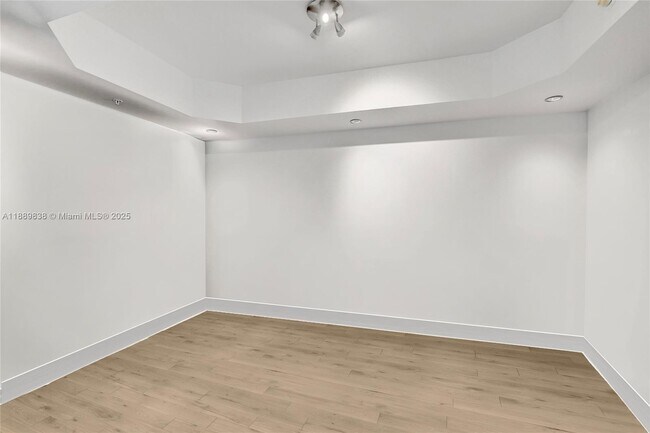 Building Photo - 3535 S Ocean Dr