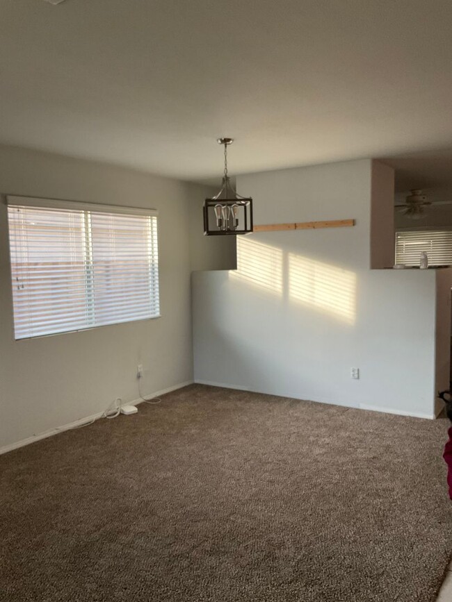 Building Photo - 3 bedroom 2 bath in Moreno Valley