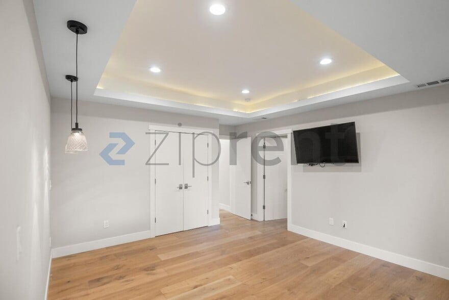 Building Photo - Unit