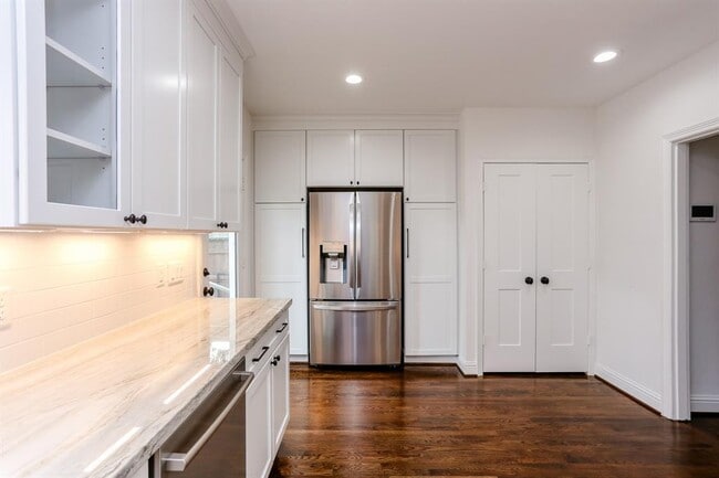 Building Photo - 3125 Wroxton Rd